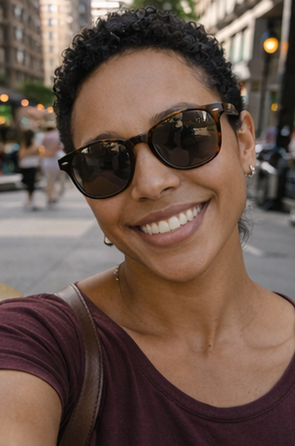 Customer wearing glasses with Anchor grips