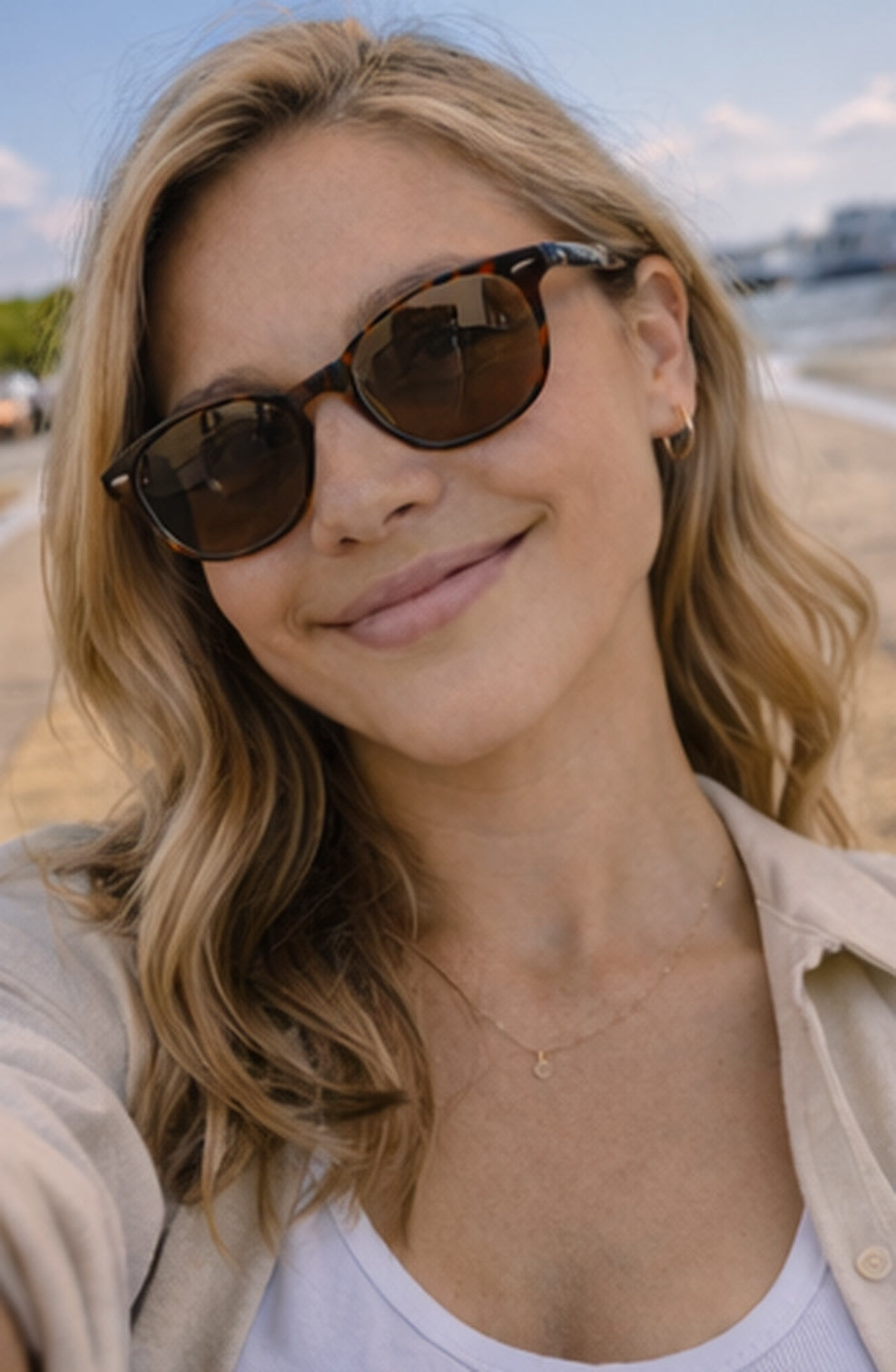 Customer wearing glasses with Anchor grips